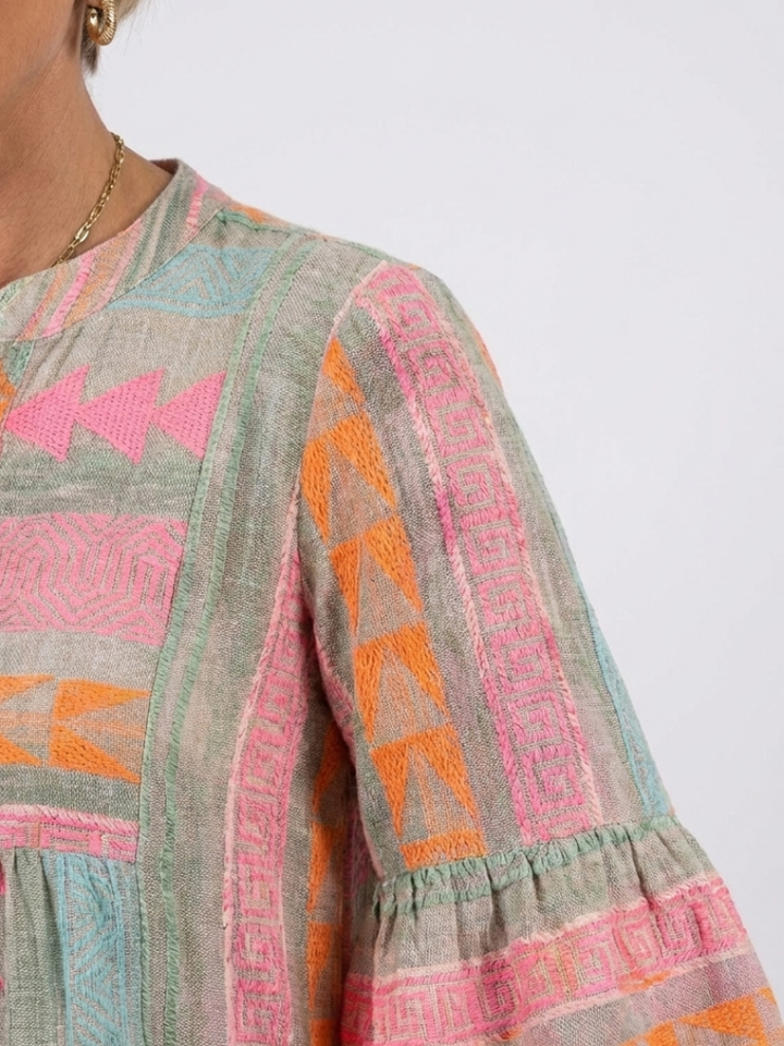 Maelle | Vestido de Longitud de Rodilla con Estampado Geométrico y Escote en V