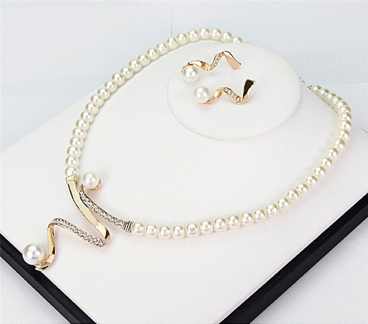 Collar de Perlas Naturales + Set de Pendientes