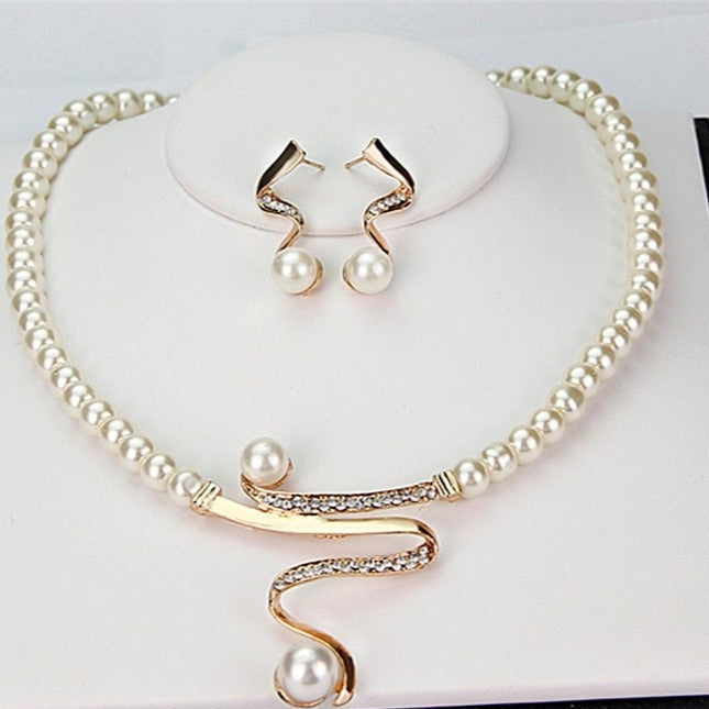Collar de Perlas Naturales + Set de Pendientes