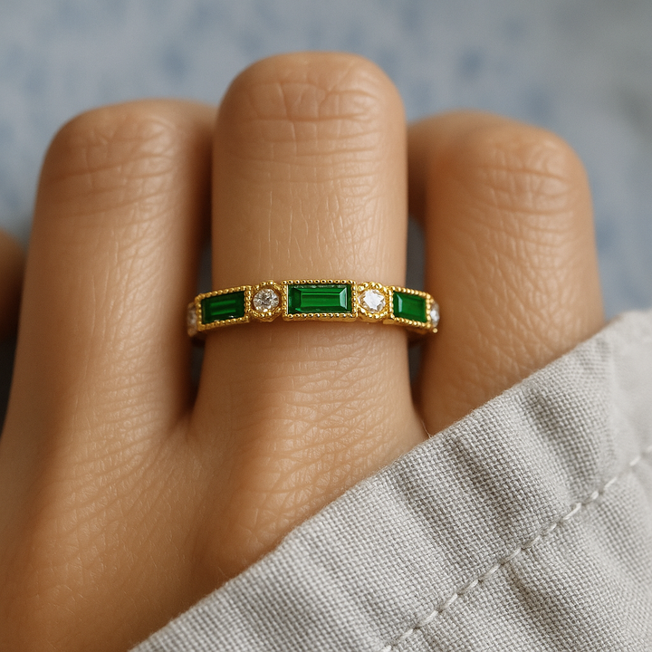 Anillo de Oro con Zirconia Incrustada Verde - Alex