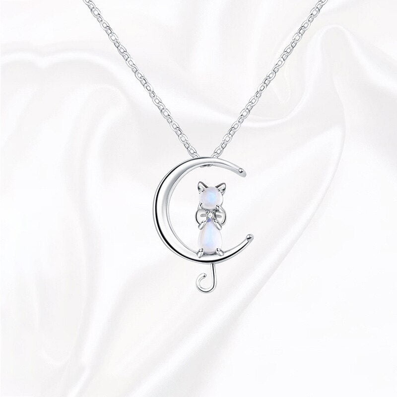 Collar de Gato en Forma de Media Luna de Piedra Lunar